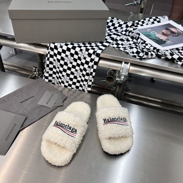 Balenciaga - WOMEN'S FURRY SLIDE SANDAL