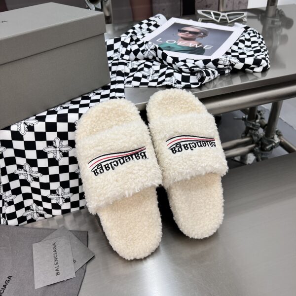 Balenciaga - WOMEN'S FURRY SLIDE SANDAL