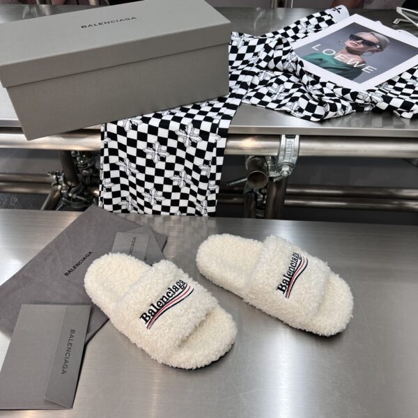 Balenciaga - WOMEN'S FURRY SLIDE SANDAL