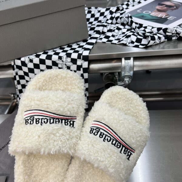 Balenciaga - WOMEN'S FURRY SLIDE SANDAL