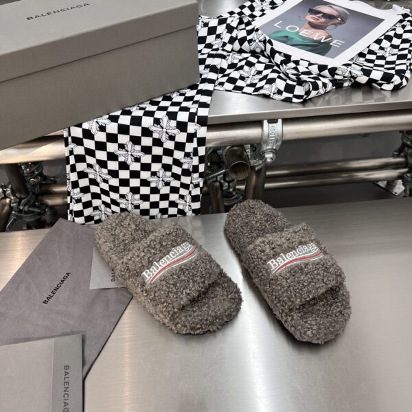 Balenciaga - WOMEN'S FURRY SLIDE SANDAL