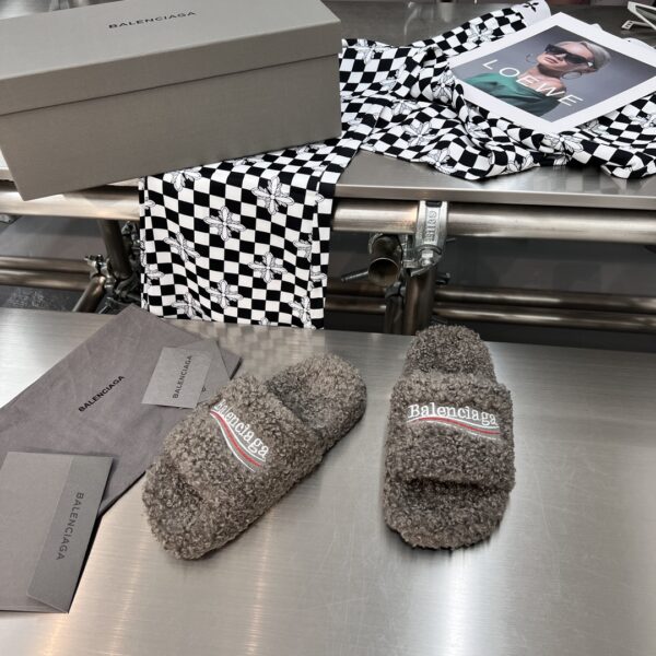 Balenciaga - WOMEN'S FURRY SLIDE SANDAL