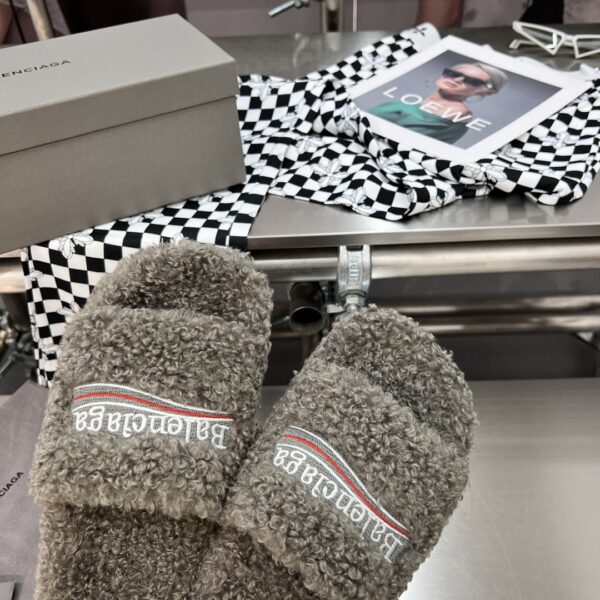 Balenciaga - WOMEN'S FURRY SLIDE SANDAL