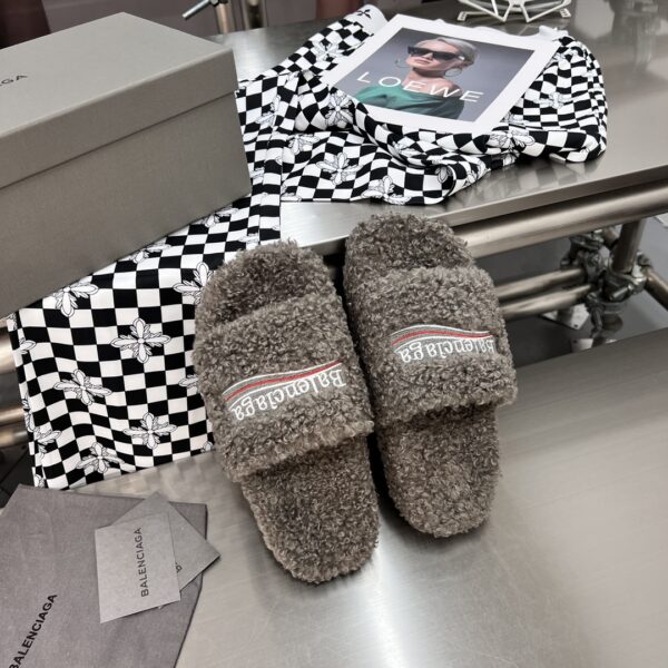 Balenciaga - WOMEN'S FURRY SLIDE SANDAL