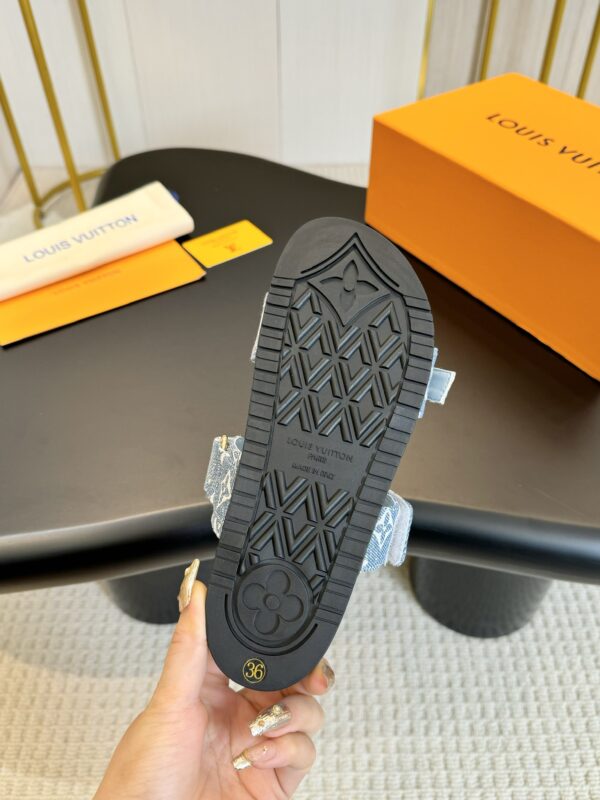 Louis Vuitton – Bom Dia Flat Comfort Mule