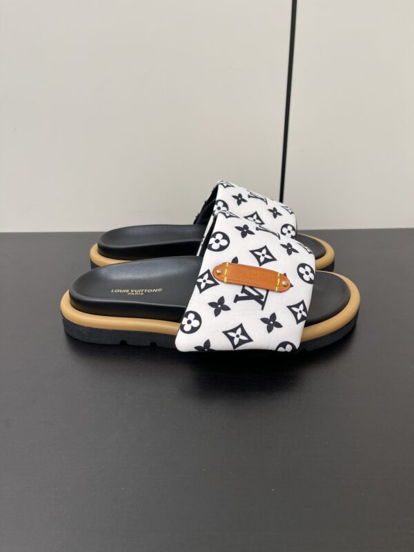 Louis Vuitton - Pool Pillow Flat Comfort Mule
