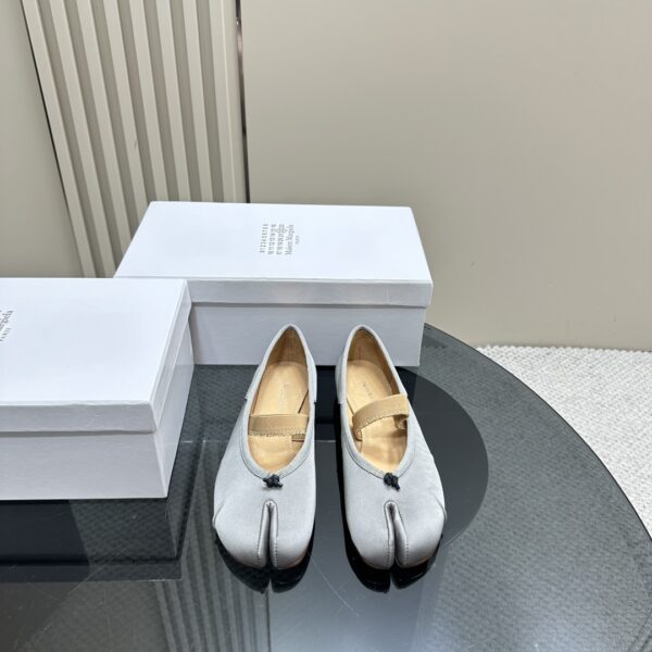 Maison Margiela - Tabi Elastic Band Ballerina