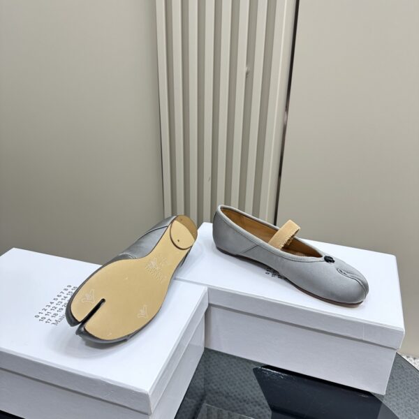 Maison Margiela - Tabi Elastic Band Ballerina