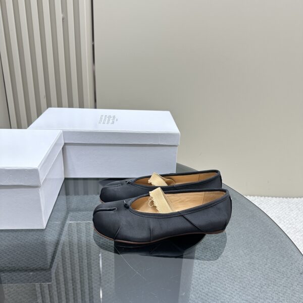 Maison Margiela - Tabi Elastic Band Ballerina