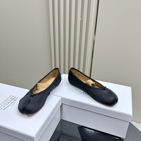 Maison Margiela - Tabi Elastic Band Ballerina