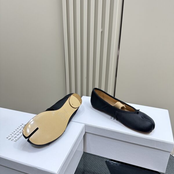 Maison Margiela - Tabi Elastic Band Ballerina