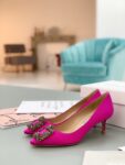 Manolo Blahnik - Hangisi