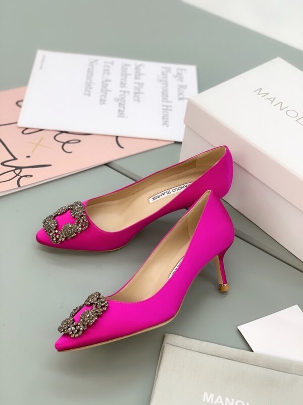 Manolo Blahnik - Hangisi