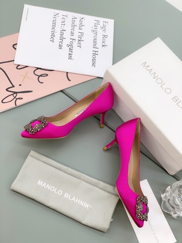 Manolo Blahnik - Hangisi