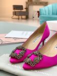 Manolo Blahnik - Hangisi