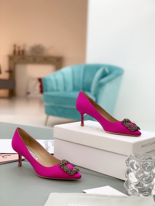 Manolo Blahnik - Hangisi