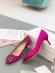 Manolo Blahnik - Hangisi