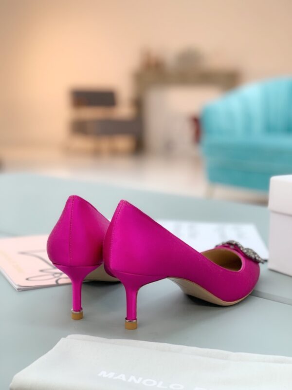 Manolo Blahnik - Hangisi