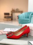 Manolo Blahnik - Hangisi