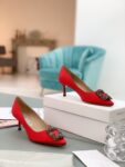 Manolo Blahnik - Hangisi