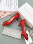 Manolo Blahnik - Hangisi