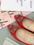Manolo Blahnik - Hangisi