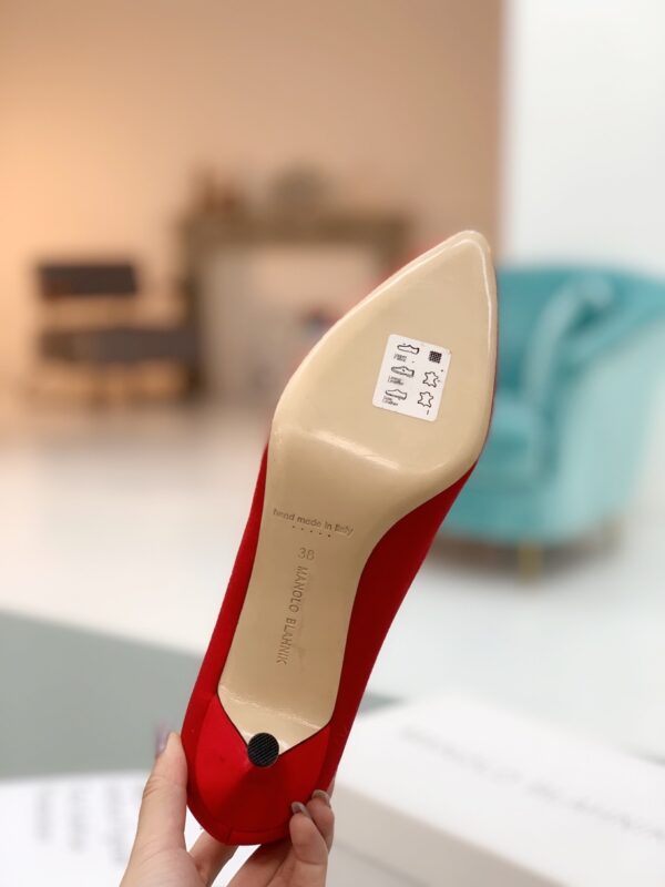 Manolo Blahnik - Hangisi