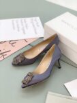 Manolo Blahnik - Hangisi