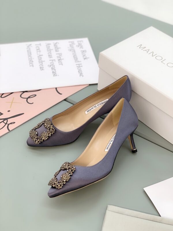 Manolo Blahnik - Hangisi