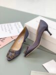 Manolo Blahnik - Hangisi