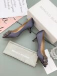 Manolo Blahnik - Hangisi