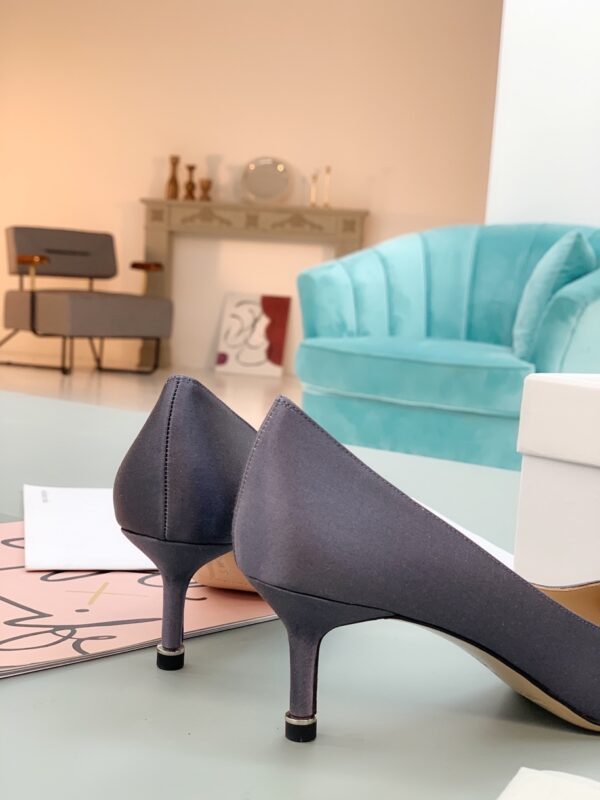 Manolo Blahnik - Hangisi