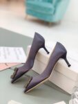 Manolo Blahnik - Hangisi