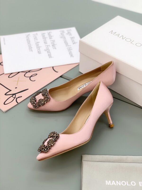 Manolo Blahnik - Hangisi
