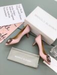 Manolo Blahnik - Hangisi