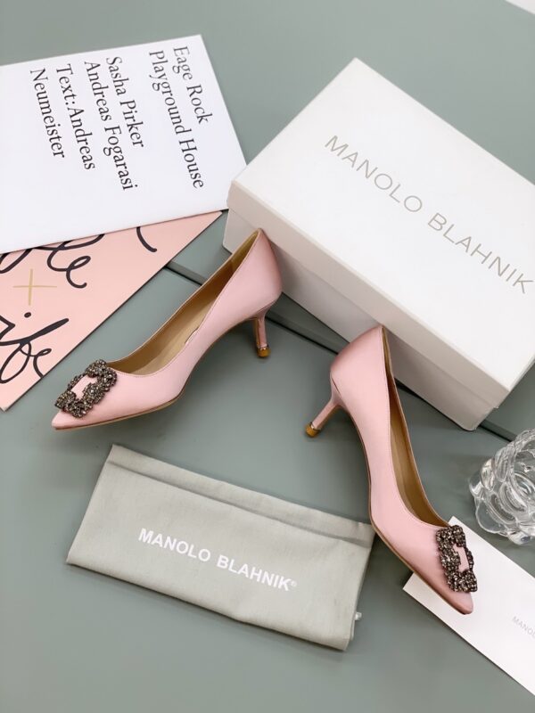 Manolo Blahnik - Hangisi