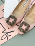 Manolo Blahnik - Hangisi