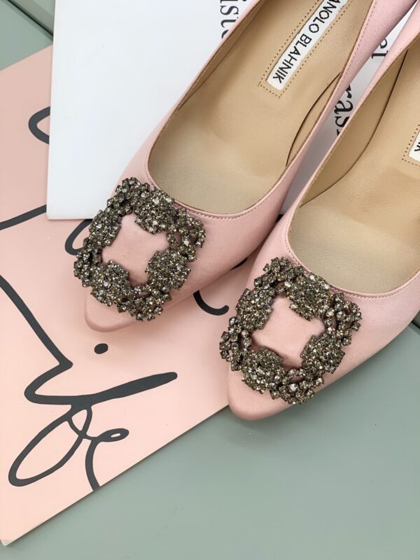 Manolo Blahnik - Hangisi