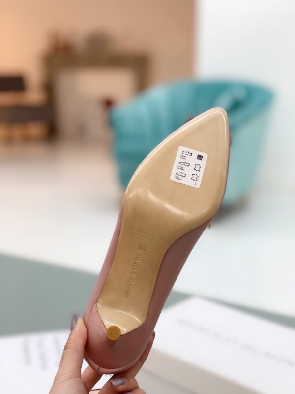 Manolo Blahnik - Hangisi