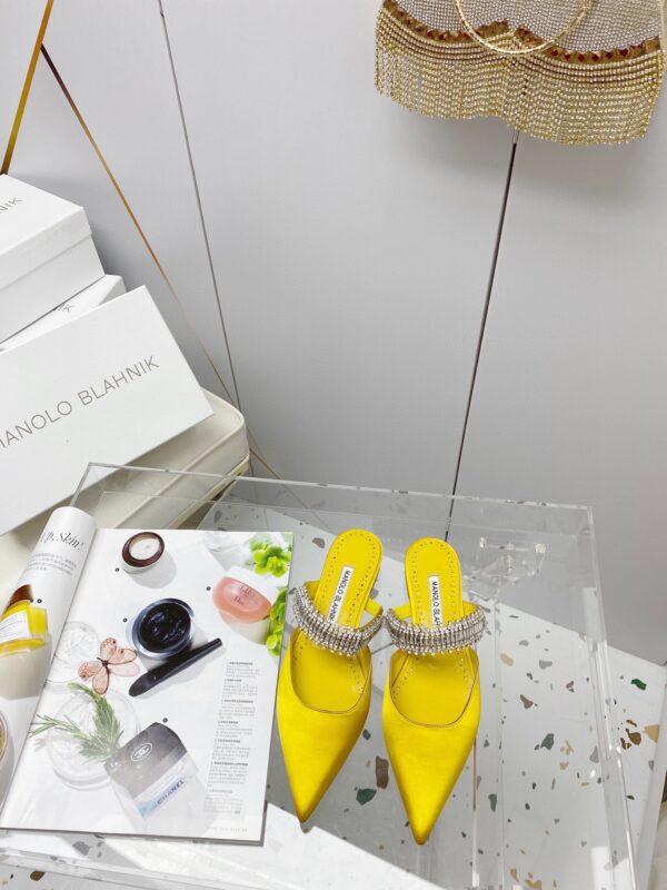 Manolo Blahnik - Lutara Mules Flat