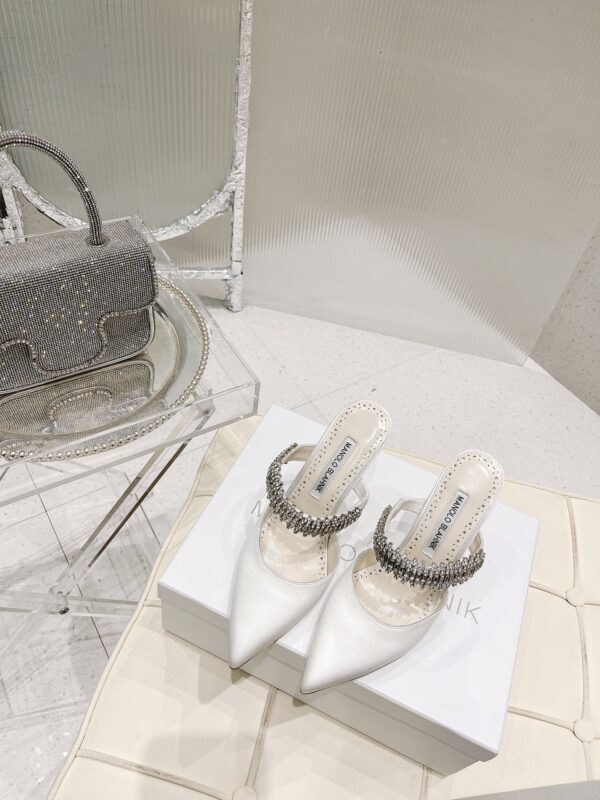 Manolo Blahnik - Lutara Mules