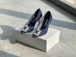 Manolo Blahnik - Hangisi Lace