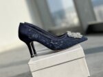Manolo Blahnik - Hangisi Lace