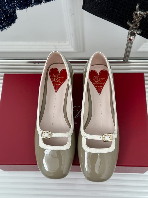 Roger Vivier - Viv' Podium Ballerinas in Patent Leather