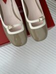 Roger Vivier - Viv' Podium Ballerinas in Patent Leather