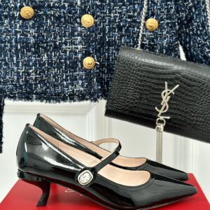 Roger Vivier - Mary Jane Virgule Pumps in Patent Leather
