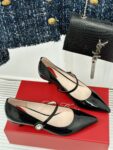 Roger Vivier - Mary Jane Virgule Pumps in Patent Leather