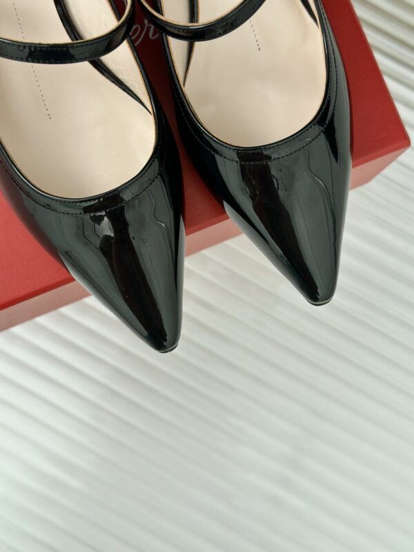 Roger Vivier - Mary Jane Virgule Pumps in Patent Leather