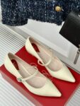 Roger Vivier - Mary Jane Virgule Pumps in Patent Leather