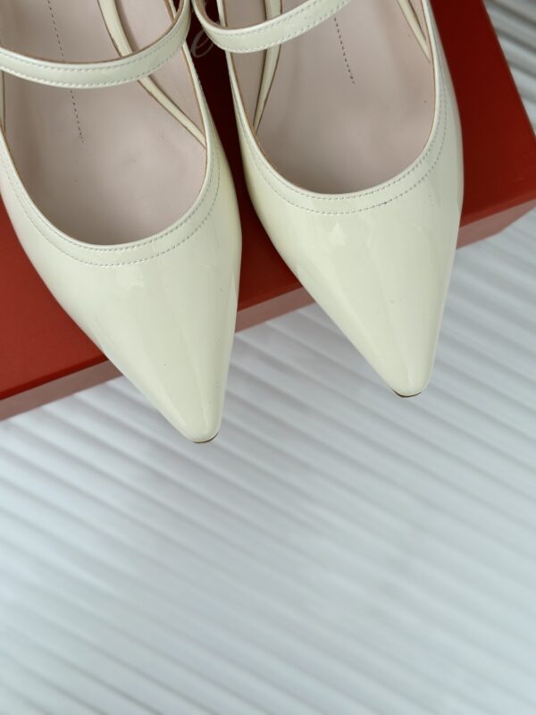 Roger Vivier - Mary Jane Virgule Pumps in Patent Leather